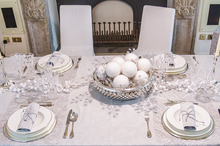 Apparecchiare la tavola di Natale in bianco e argento, stile elegante | Zanolli Magazine