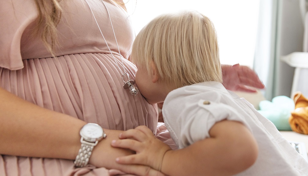 Chiama Angeli: significato del ciondolo della gravidanza