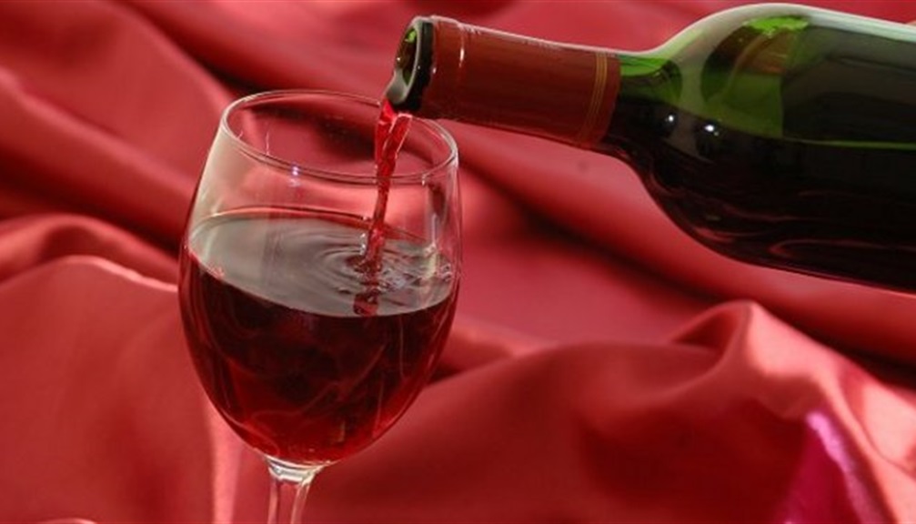 L’arte di degustare nel giusto bicchiere: vini bianchi e vini rossi