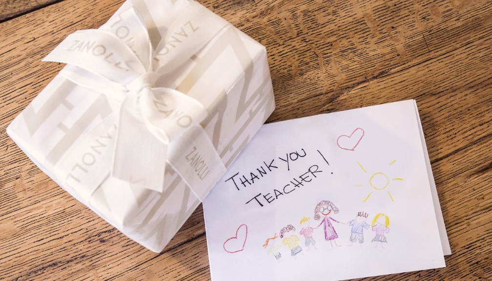 Fine anno scolastico: 10 idee regalo per le maestre