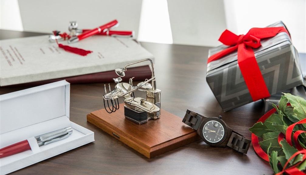 Idee Per Un Regalo Di Laurea Cosa regalare alla laurea? 10 idee regalo classiche