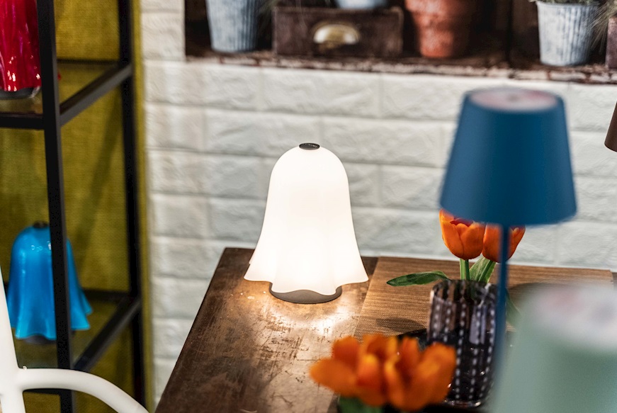 Lampada da tavolo Fantasmino vetro di Murano ricaricabile lattimo Venini