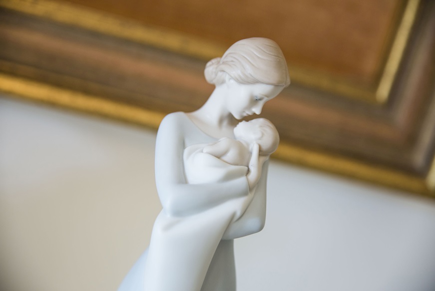 Abbraccio materno porcellana Lladro'