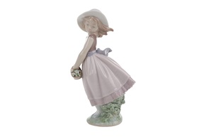 Pretty innocence porcelain Lladro'