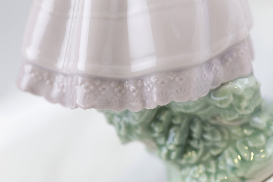 Pretty innocence porcelain Lladro'