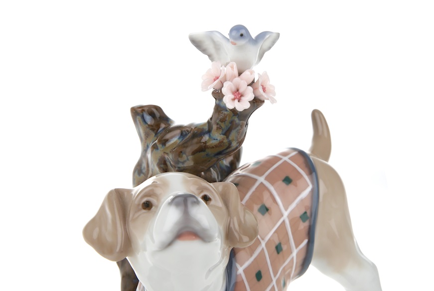 Blossoms for the puppy porcelain Lladro'