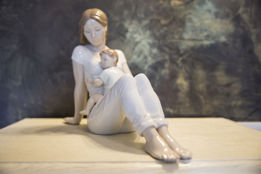 A mother love porcelain Lladro'