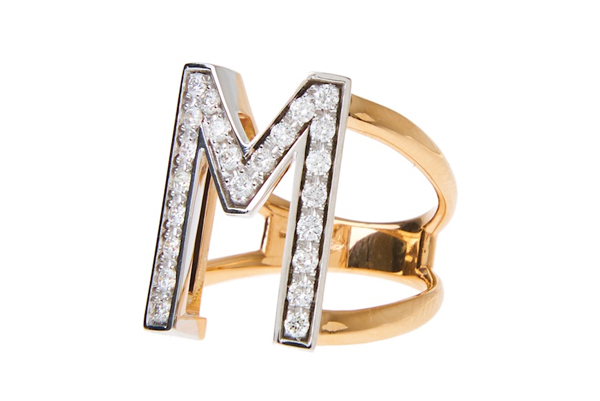 Anello oro 750‰ con lettera M in diamanti ct. 0,44 Davite & Delucchi