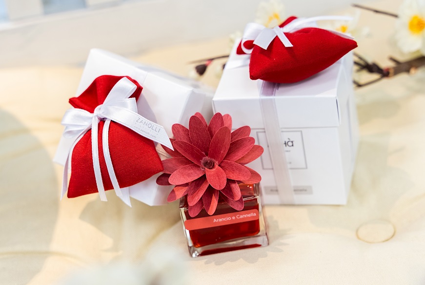 Bomboniera Laurea Profumatore d'ambiente Flower Arancio e Cannella con sacchetto portaconfetti Muhà
