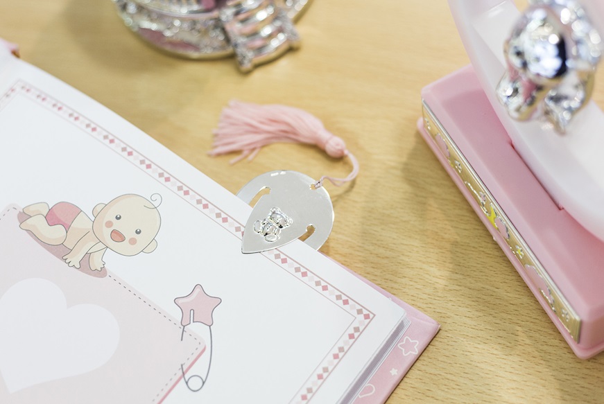 Bomboniera Battesimo Segnalibro orsetto, nappina celeste argento con scatolina portaconfetti Selezione Zanolli