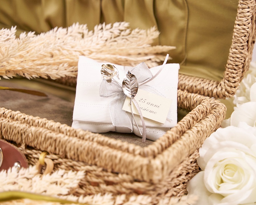 Bomboniera Rosa argento con sacchetto portaconfetti Selezione Zanolli