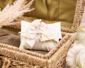 Rose Capodimonte silver white with sugared almonds Selezione Zanolli