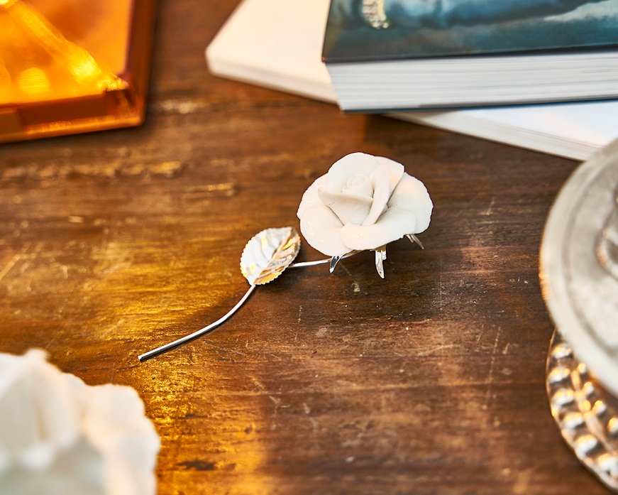 Bomboniera Rosa Capodimonte argento bianca con sacchetto portaconfetti Selezione Zanolli