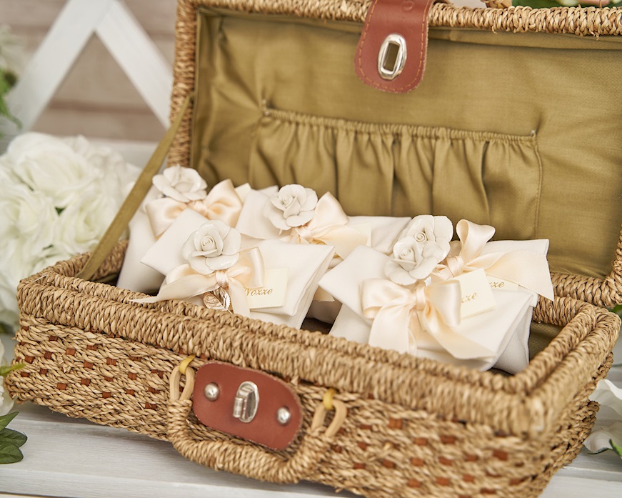 Bomboniera Rosa Capodimonte argento bianca con sacchetto portaconfetti Selezione Zanolli