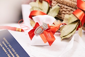 Bookmark Graduation Hat silver with sugared almonds Selezione Zanolli