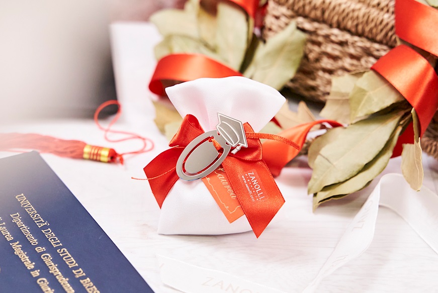 Bookmark Graduation Hat silver with sugared almonds Selezione Zanolli