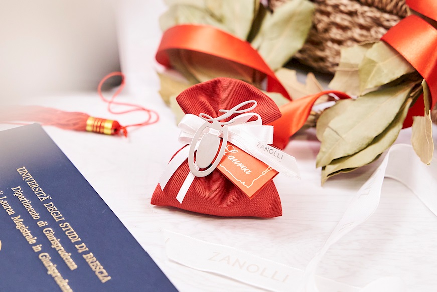 Bookmark silver L letter with sugared almonds Selezione Zanolli