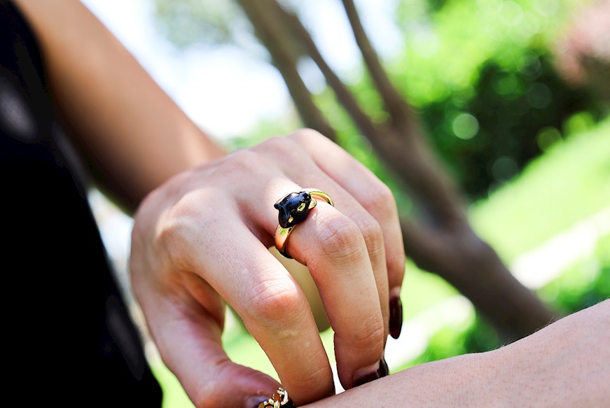 Ring Pantera in gilt bronze and black enamel Unoaerre