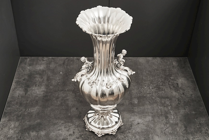 Vaso argento 1927 grammi con due putti e decorazione foglie usato ricondizionato Zanolli Vintage