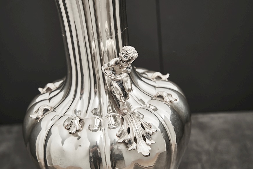 Vaso argento con due putti e decorazione foglie Selezione Zanolli