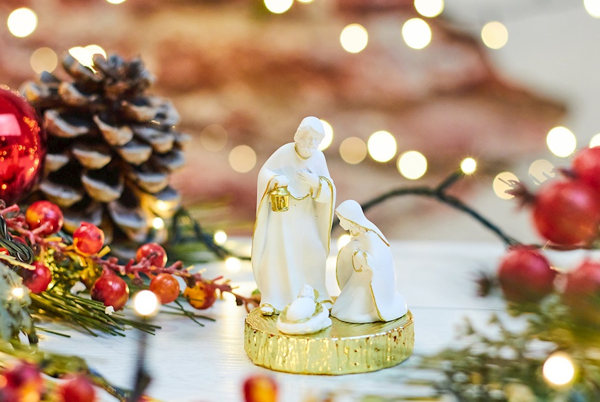 Classic Nativity with gold trunk Selezione Zanolli