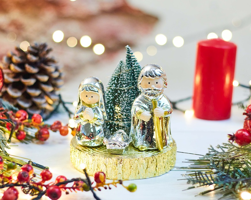 Classic Nativity with gold trunk and LED light Selezione Zanolli