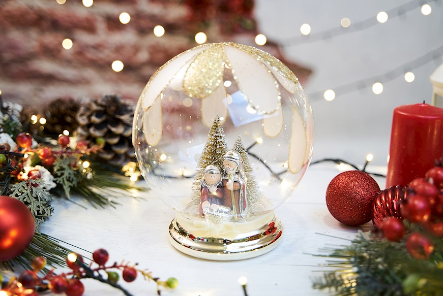 Idea regalo Natale Presepe luminoso palla di vetro con decoro oro e luce LED Selezione Zanolli