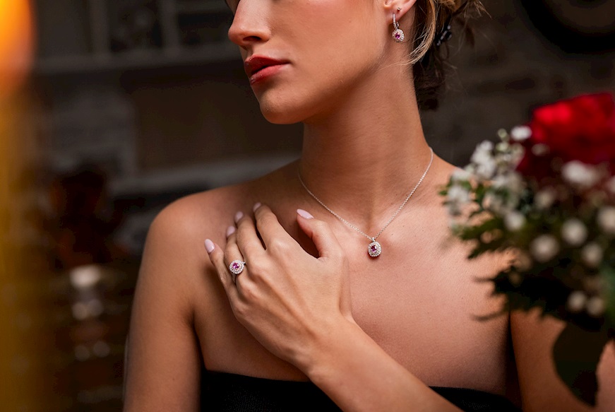 Collana oro 750‰ e ciondolo con diamanti ct. 0,50 e zaffiro rosa ct. 0,70 Davite & Delucchi