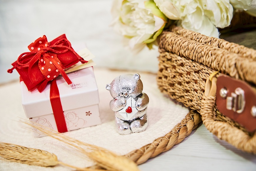 Figurina orsetto Forever Friends con letterina e ciuffo portaconfetti Selezione Zanolli