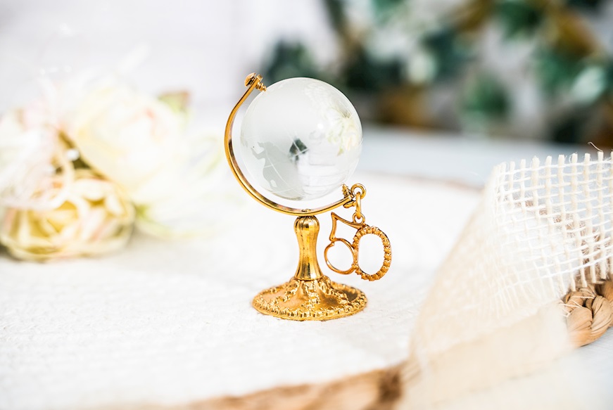 Globe with 50th pendant, box and sugared almonds Selezione Zanolli