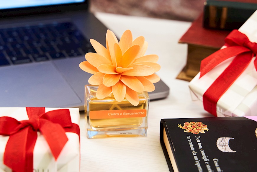 Fragrance Diffuser Flower Cedar and Bergamot with sugared almonds Muhà