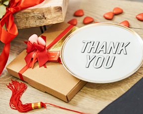 Little plate La Tavola Scomposta porcelain Thank you with sugared almonds Bitossi home