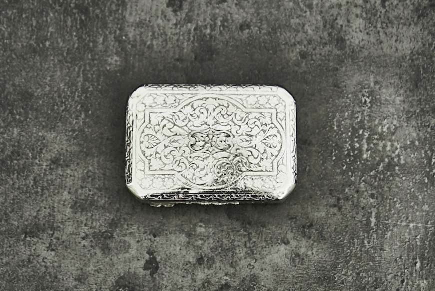 Scatola portapastiglie argento con incisione floreale Selezione Zanolli
