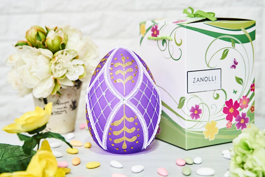 Idea regalo Pasqua Uovo luminoso decorato viola con luce LED Selezione Zanolli