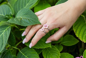 Anello Crysalis argento dorato con fiore di zirconi rosa Nomination