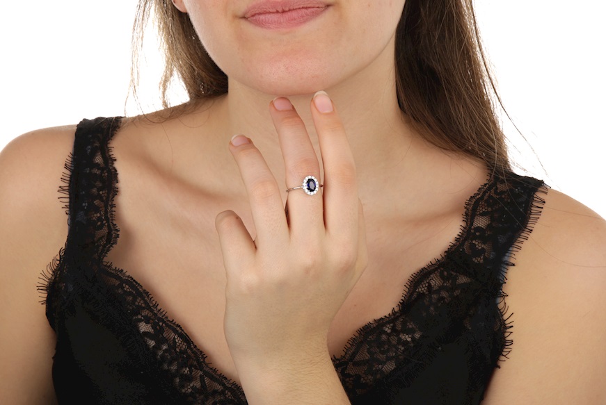 Anello oro 750‰ con diamanti e zaffiro ovale Selezione Zanolli