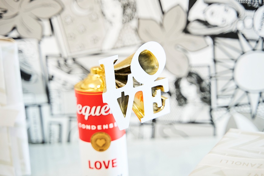 Scultura Lovethespray gold Selezione Zanolli