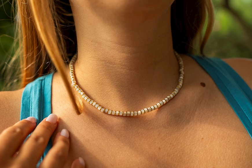Collana argento dorato con tondi in ceramica bianca Selezione Zanolli