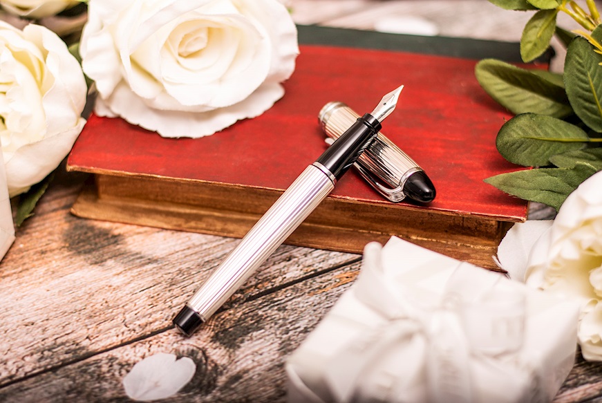 Fountain pen Ipsilon silver linear chisel Aurora