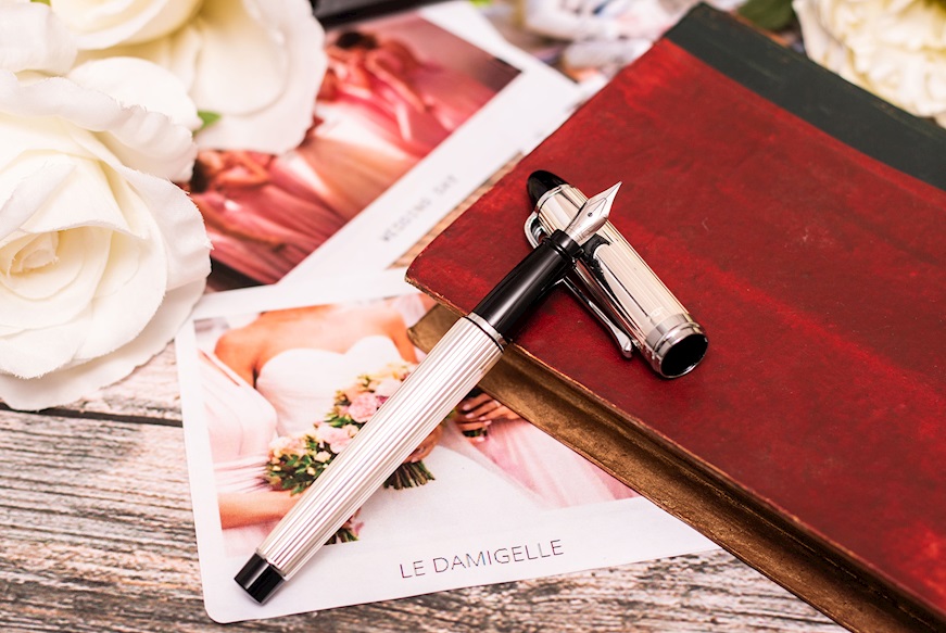 Fountain pen Ipsilon silver linear chisel Aurora