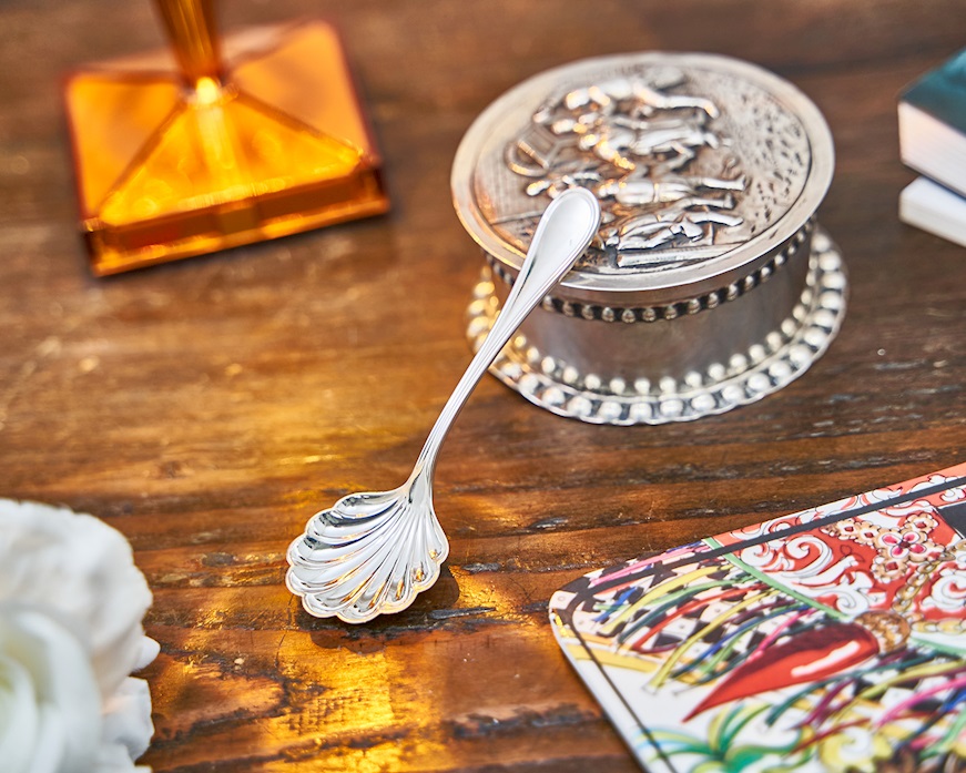 Cucchiaio conchiglia silver plated in stile Inglese con sacchetto portaconfetti Selezione Zanolli