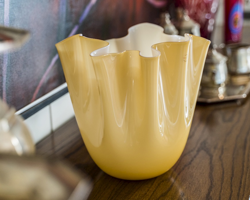 Vaso Fazzoletto vetro di Murano bicolore ambra interno lattimo Venini