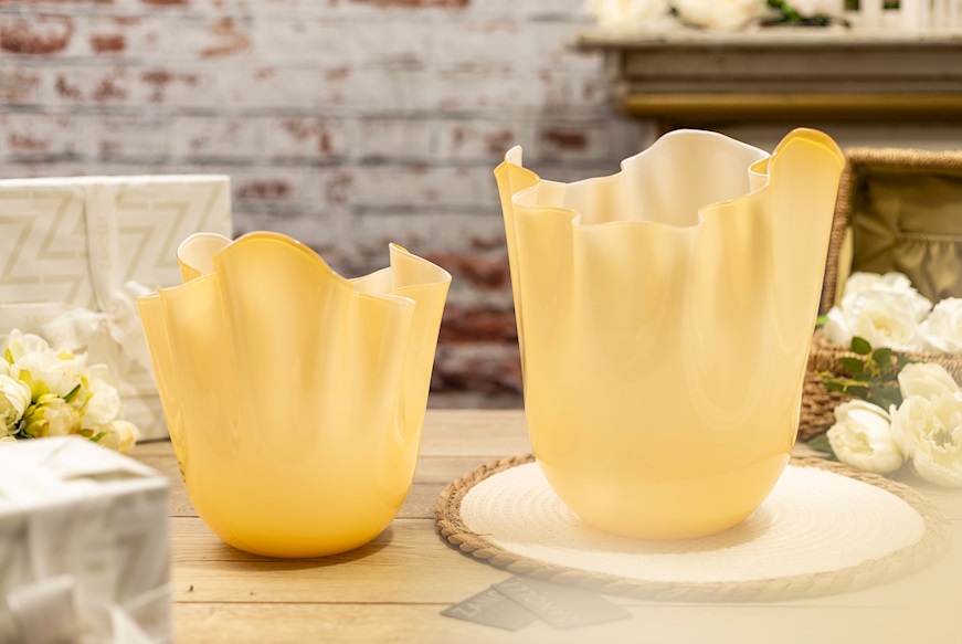 Vaso Fazzoletto vetro di Murano opalino ambra e lattimo Venini