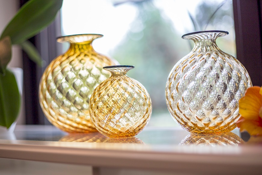 Vaso Monofiore Balloton vetro di Murano ambra con filo orizzonte Venini