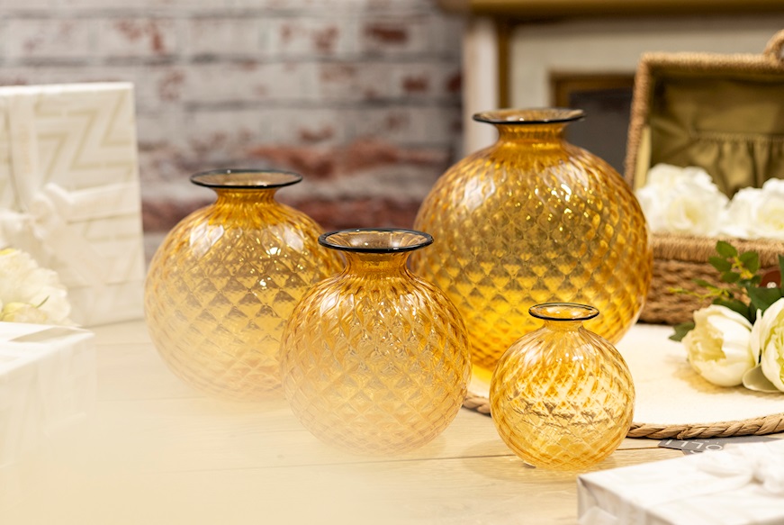 Vaso Monofiore Balloton vetro di Murano ambra con filo orizzonte Venini