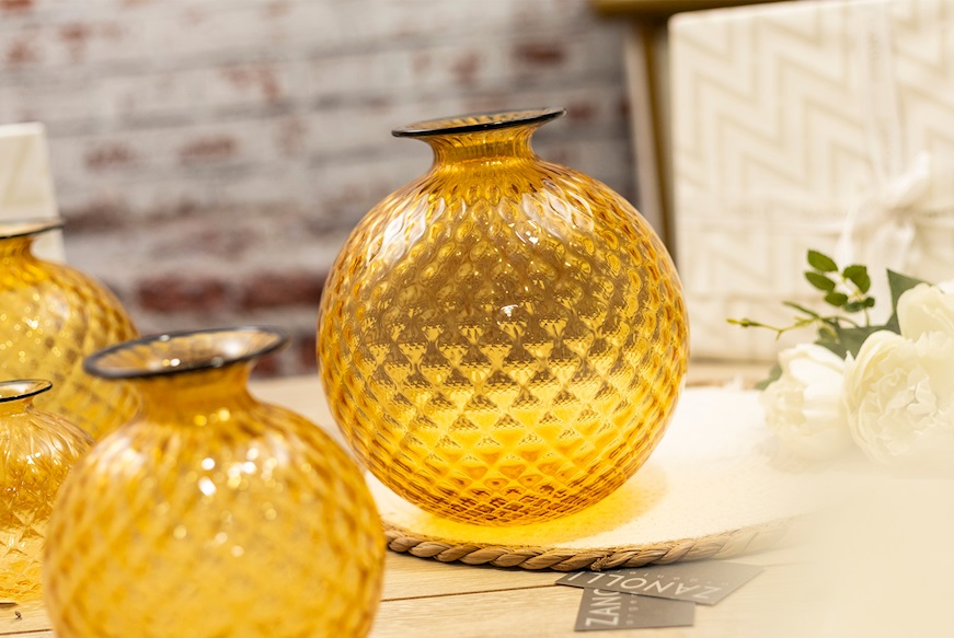 Vaso Monofiore Balloton vetro di Murano ambra con filo orizzonte Venini