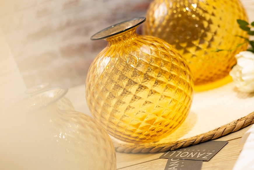 Vaso Monofiore Balloton vetro di Murano ambra con filo orizzonte Venini