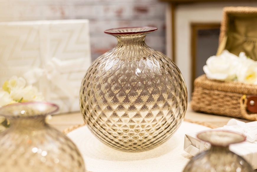 Vaso Monofiore Balloton vetro di Murano talpa con filo rosso Venini