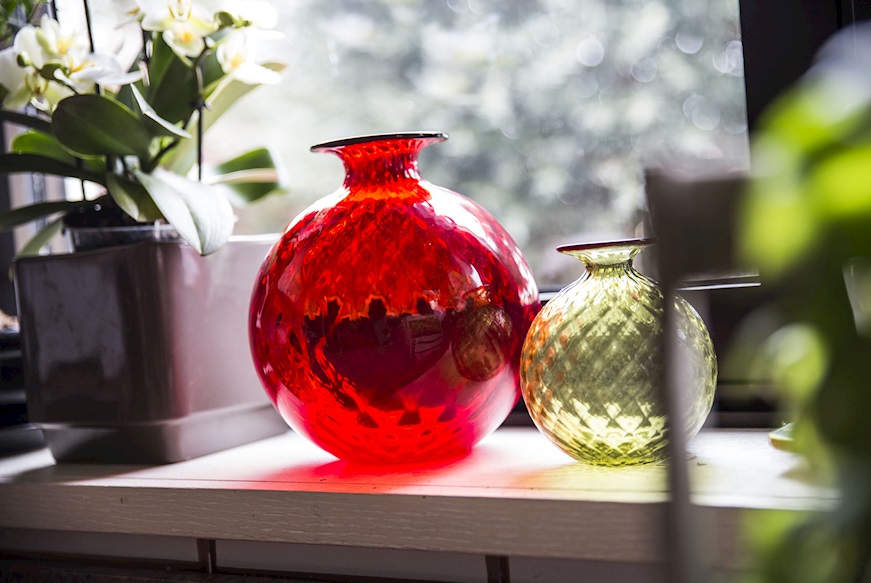 Vaso Monofiore Balloton vetro di Murano rosso con filo verde mela Venini
