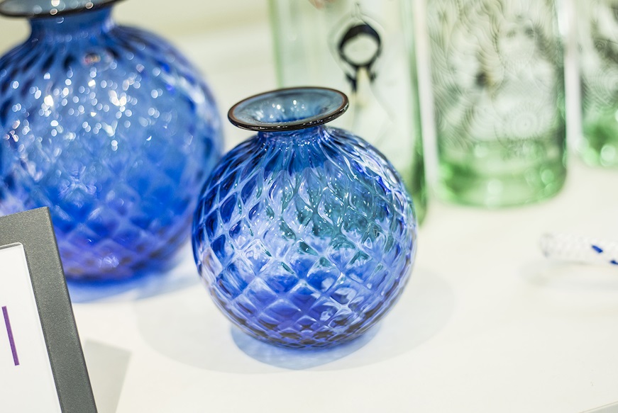 Vaso Monofiore Balloton vetro di Murano zaffiro con filo rosso Venini
